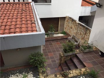 VENTA HERMOSA CASA CRISTALES OESTE CALI (GH)