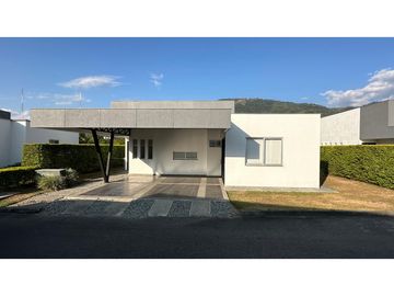 VENTA DE CASA CAMPESTRE EN ZONA CALARCA