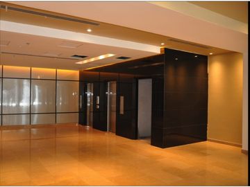 VENDO OFICINA EN TORRE EMPRESARIAL, PARQUE WASHINTON