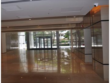 VENDO OFICINA EN TORRE EMPRESARIAL, PARQUE WASHINTON