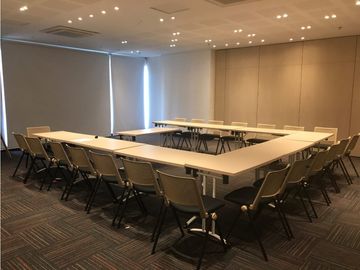 VENDO OFICINA EN TORRE EMPRESARIAL, PARQUE WASHINTON