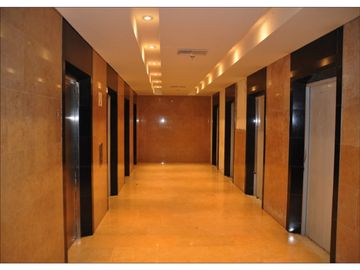 VENDO OFICINA EN TORRE EMPRESARIAL, PARQUE WASHINTON