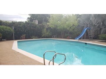 Casa de 6 hab y piscina en venta barrio La Magdalena - Girardot,