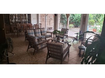Casa de 6 hab y piscina en venta barrio La Magdalena - Girardot,