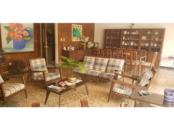 Casa de 6 hab y piscina en venta barrio La Magdalena - Girardot,