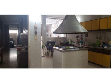 Casa de 6 hab y piscina en venta barrio La Magdalena - Girardot,