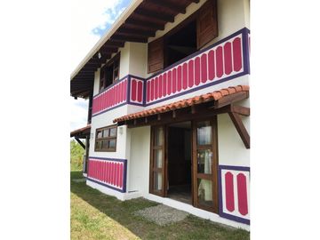 Se vende hermosa casa campestre en Montenegro