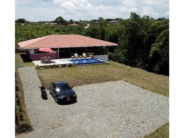 Se vende hermosa casa campestre en Montenegro