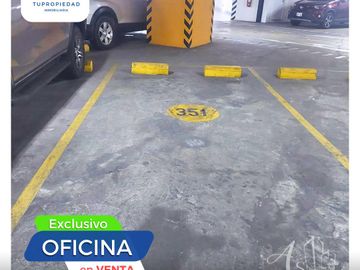 VENTA OFICINA CON ESTACIONAMIENTOS EDIFICIO CENTRAL TOWER EL DERBY SURCO