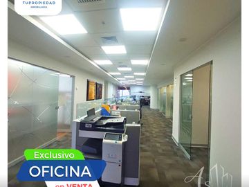 VENTA OFICINA CON ESTACIONAMIENTOS EDIFICIO CENTRAL TOWER EL DERBY SURCO