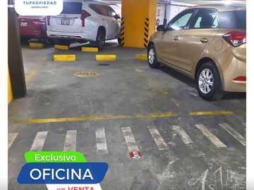 VENTA OFICINA CON ESTACIONAMIENTOS EDIFICIO CENTRAL TOWER EL DERBY SURCO