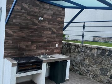 ¡Tu Nuevo Hogar a Pasos del Club de Tenis Burgos! 🏡✨