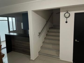 ¡Tu Nuevo Hogar a Pasos del Club de Tenis Burgos! 🏡✨
