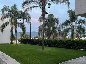 ¡Tu Nuevo Hogar a Pasos del Club de Tenis Burgos! 🏡✨