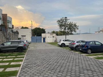 ¡Tu Nuevo Hogar a Pasos del Club de Tenis Burgos! 🏡✨