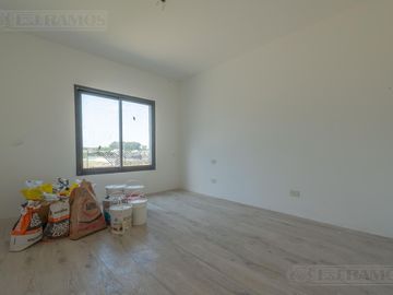 Casa 5 ambientes en  área 12 de San Sebastián MB