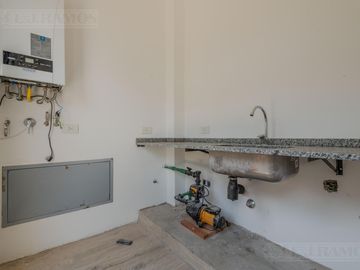 Casa 5 ambientes en  área 12 de San Sebastián MB