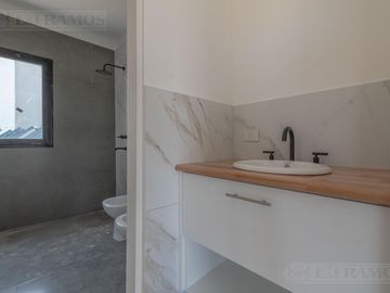 Casa 5 ambientes en  área 12 de San Sebastián MB