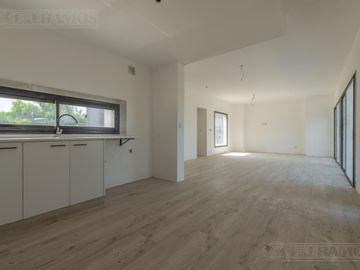 Casa 5 ambientes en  área 12 de San Sebastián MB