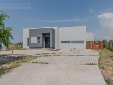 Casa 5 ambientes en  área 12 de San Sebastián MB