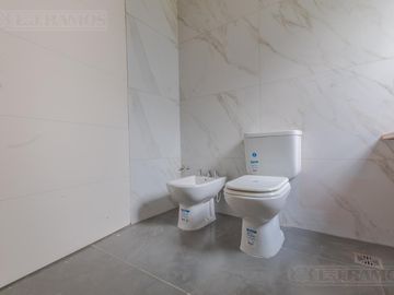 Casa 5 ambientes en  área 12 de San Sebastián MB