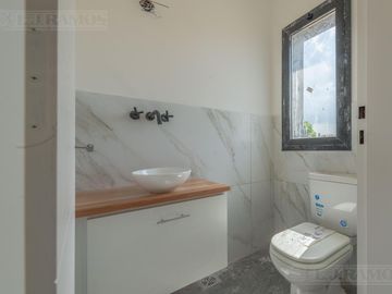 Casa 5 ambientes en  área 12 de San Sebastián MB
