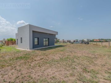 Casa 5 ambientes en  área 12 de San Sebastián MB