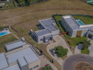 Casa 5 ambientes en  área 12 de San Sebastián MB