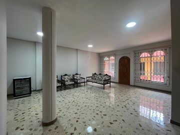 Venta de casa remodelada en Sauces 5, norte de Guayaquil GabR
