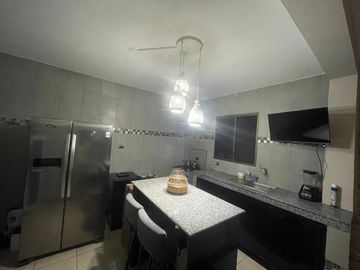 Casa en venta en Mucho Lote 1, sector Mall del Norte   AdrM