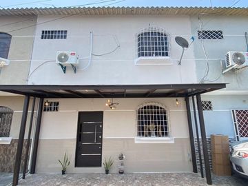 Casa en venta en Mucho Lote 1, sector Mall del Norte   AdrM