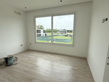 Casa a estrenar en venta en Chateau Pilar