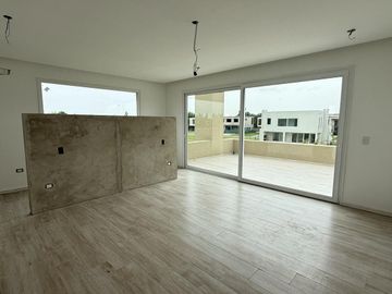 Casa a estrenar en venta en Chateau Pilar