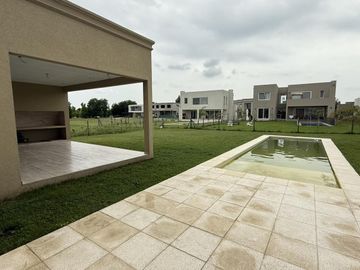 Casa a estrenar en venta en Chateau Pilar