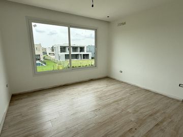 Casa a estrenar en venta en Chateau Pilar