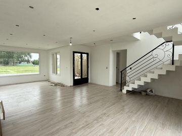Casa a estrenar en venta en Chateau Pilar