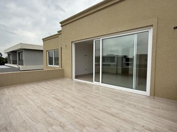 Casa a estrenar en venta en Chateau Pilar