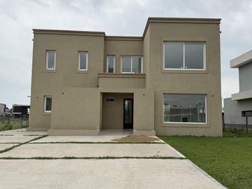 Casa a estrenar en venta en Chateau Pilar