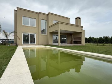 Casa a estrenar en venta en Chateau Pilar