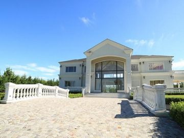 Casa a estrenar en venta en Chateau Pilar