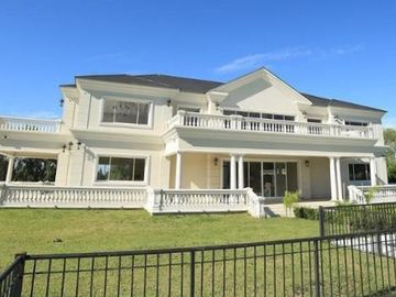 Casa a estrenar en venta en Chateau Pilar