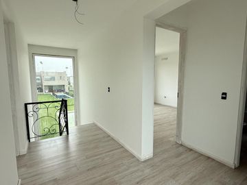 Casa a estrenar en venta en Chateau Pilar