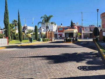 Casa en Venta en fraccionamiento Real de Santa Clara con rec en PB