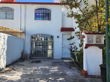 Casa en Venta en fraccionamiento Real de Santa Clara con rec en PB