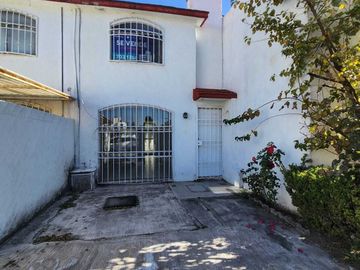 Casa en Venta en fraccionamiento Real de Santa Clara con rec en PB