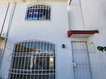 Casa en Venta en fraccionamiento Real de Santa Clara con rec en PB