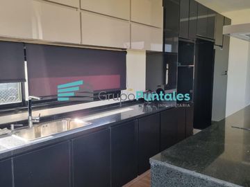 Casa en Barrio Lagos de Canning con excelentes detalles de terminación y piscina