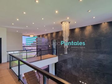 Casa en Barrio Lagos de Canning con excelentes detalles de terminación y piscina