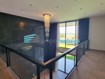 Casa en Barrio Lagos de Canning con excelentes detalles de terminación y piscina