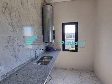 Casa en Barrio Lagos de Canning con excelentes detalles de terminación y piscina